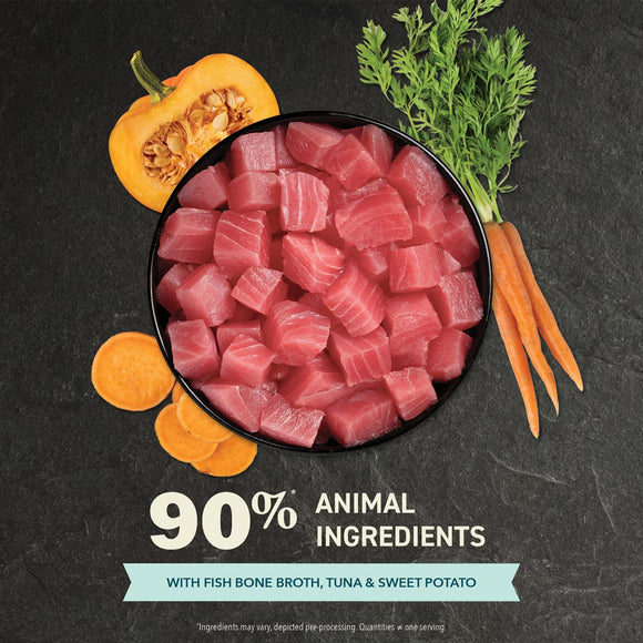 Bowl of diced meat with vegetables on a dark background, highlighting '90% animal ingredients' text.